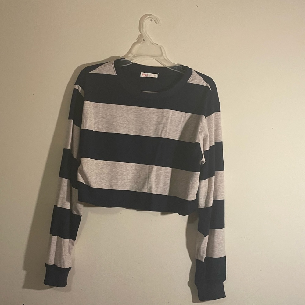 Striped crop sweatshirt🧷🪨